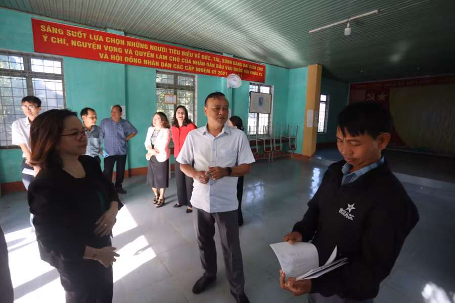 doan-di-khao-sat-thuc-te-o-nha-sinh-hoat-cong-dong-lang-a-lao-xa-lo-pang-anh-van-ngoc.jpg