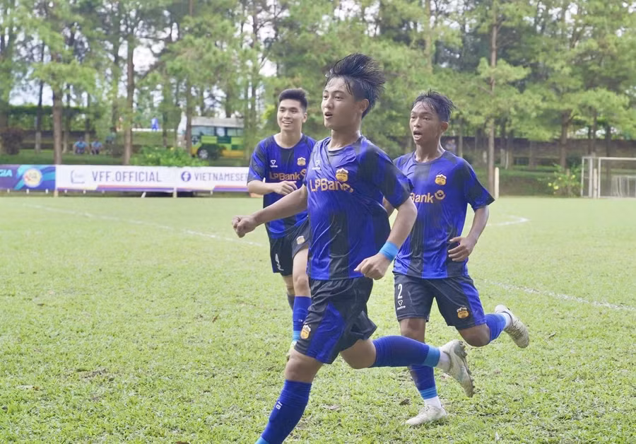u17-hagl-da-co-chien-thang-kich-tinh-1-0-truoc-u17-shb-da-nang-anh-anh-tuan.jpg