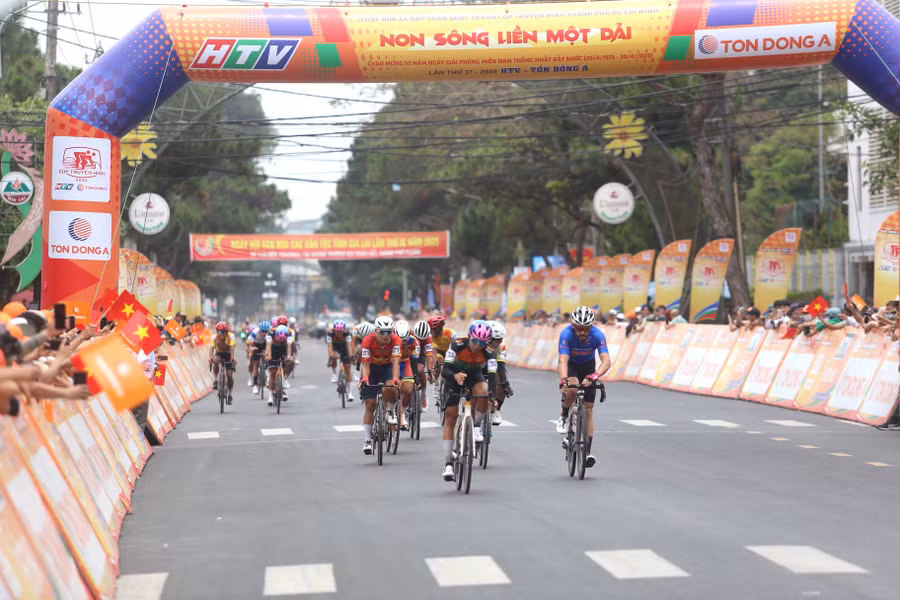 cac-cua-ro-da-hoan-thanh-166-km-chang-13-quy-nhon-pleiku-anh-van-ngoc.jpg