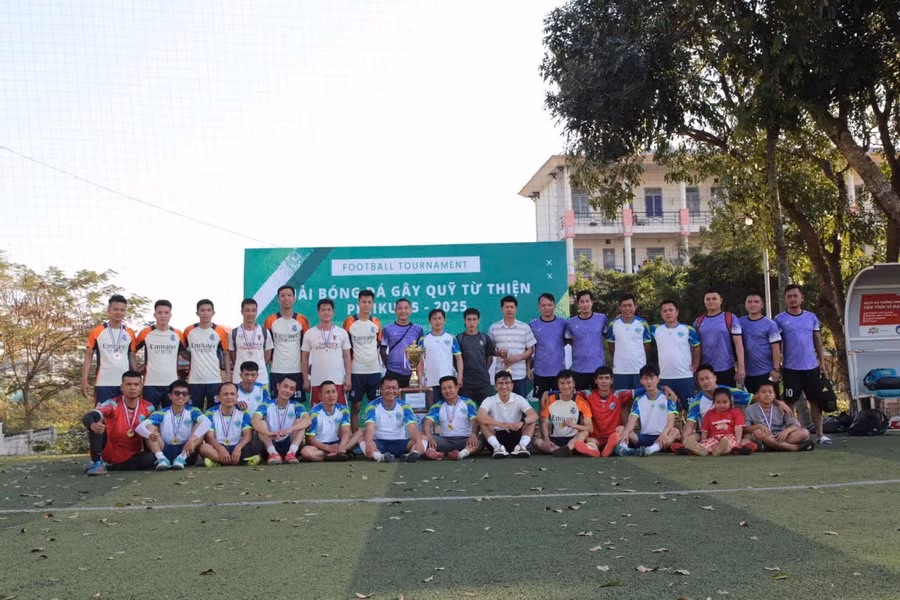 4-doi-bong-tham-gia-giai-bong-da-gay-quy-tu-thien-anh-viet-hoang.jpg