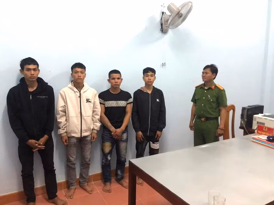4-doi-tuong-hiep-dam-thieu-nu-sau-cuoc-nhau-da-bi-tam-giu-hinh-su-anh-dvcc.jpg