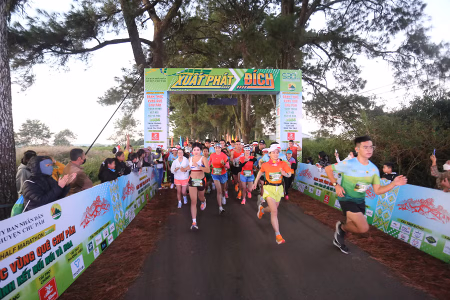 cac-vdv-xuat-phat-o-cu-ly-5-km-anh-van-ngoc.jpg
