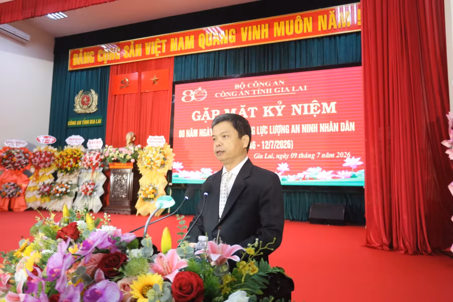 pho-chu-tich-ubnd-tinh-nguyen-huu-que-phat-bieu-tai-buoi-gap-mat-anh-van-ngoc.jpg