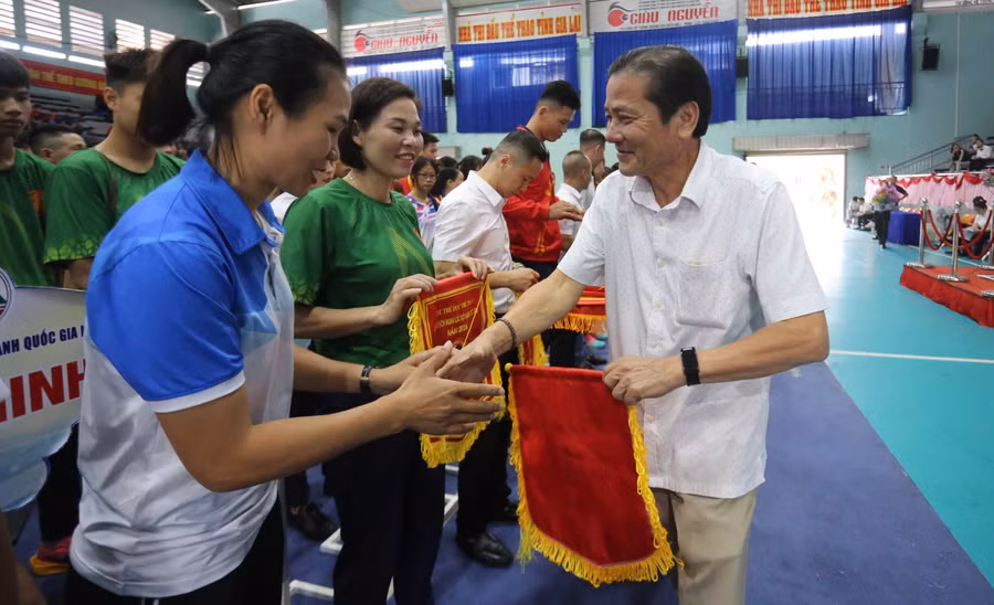 giai-co-su-tham-gia-cua-31-doan-van-dong-vien-anh-van-ngoc-8802.jpg
