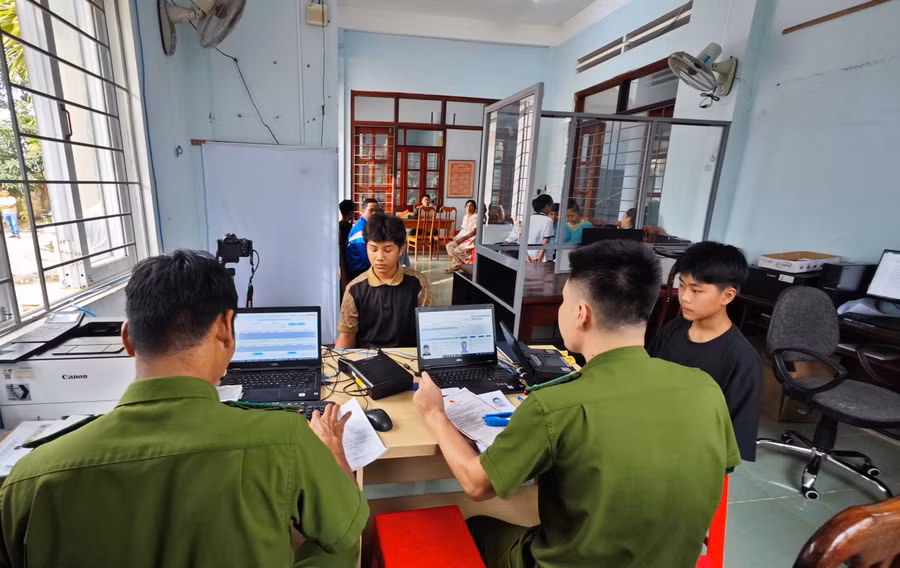 moi-ngay-cong-an-phuong-ayun-pa-xu-ly-khoang-200-ho-so-cho-cong-dan-anh-van-ngoc.jpg