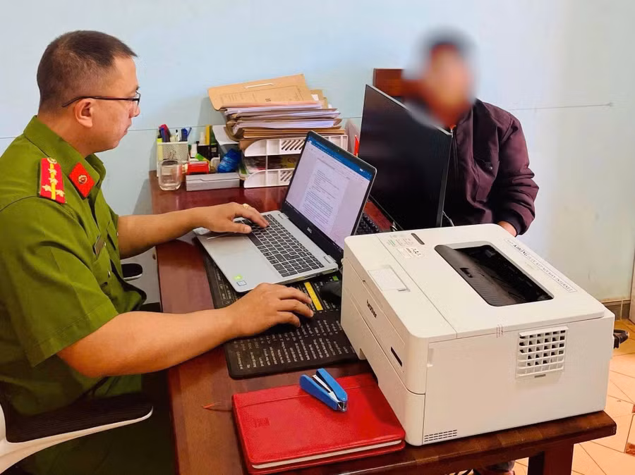anh-h-phai-da-bi-phat-5-trieu-vi-binh-luan-vu-khong-xuc-pham-luc-luong-cong-an-anh-dvcc.jpg