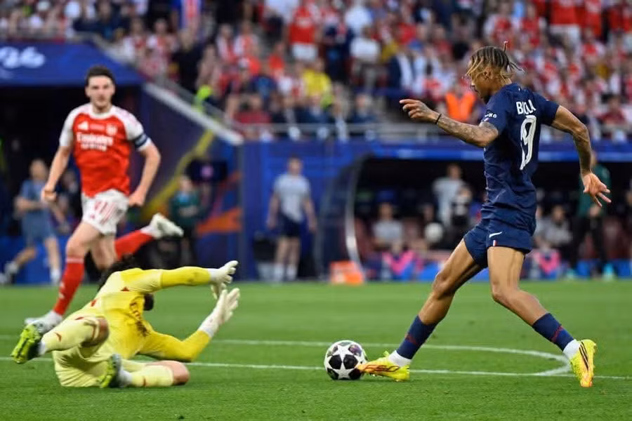 arsenal-lien-tuc-phai-doi-mat-voi-nhung-tinh-huong-phan-cong-nhanh-cua-doi-phuong-anh-uefa.jpg