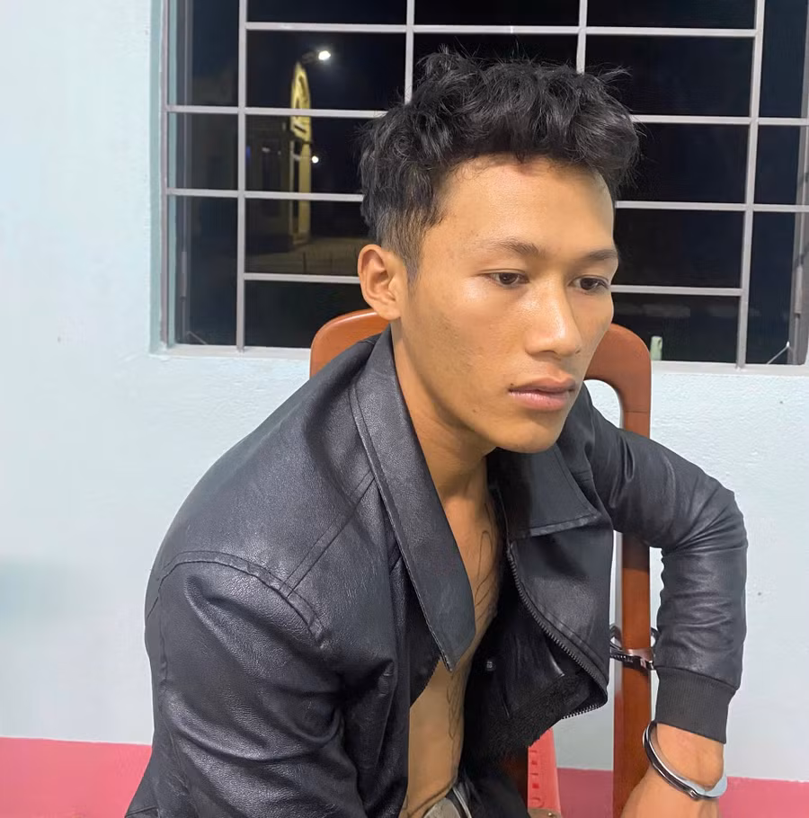 doi-tuong-jien-bi-khoi-to-ve-hanh-vi-mua-ban-trai-phep-chat-ma-tuy-anh-van-quyen.jpg