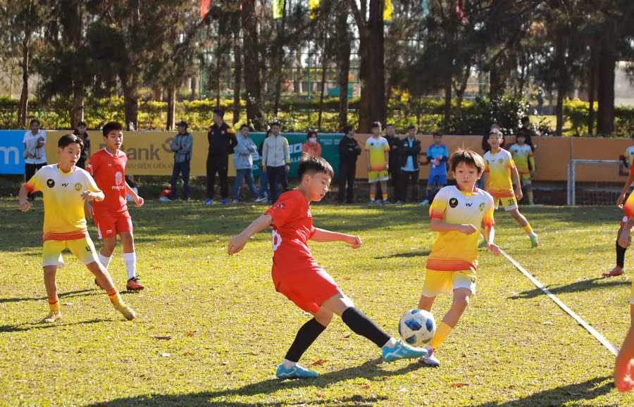 ban-tuyen-sinh-se-lua-chon-khoang-23-25-cau-thu-vao-khoa-u13-cua-hagl-anh-anh-tuan.jpg