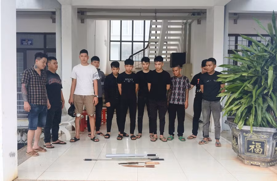 cong-an-xa-chu-se-da-trieu-tap-14-doi-tuong-lien-quan-den-vu-viec-va-thu-giu-nhieu-hung-khi-anh-dinh-tan.jpg