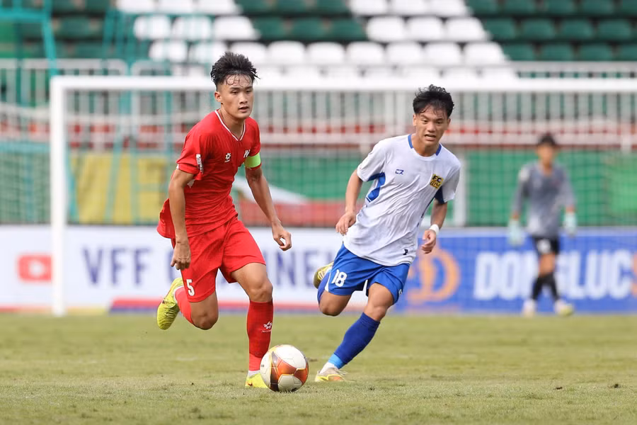 u17-hue-phai-hoan-toan-bat-luc-truoc-u17-pvf-anh-van-ngoc.jpg