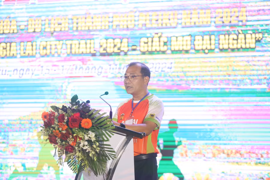 chu-tich-ubnd-tp-pleiku-doan-huu-dung-phat-bieu-khai-mac-giai-anh-van-ngoc.jpg
