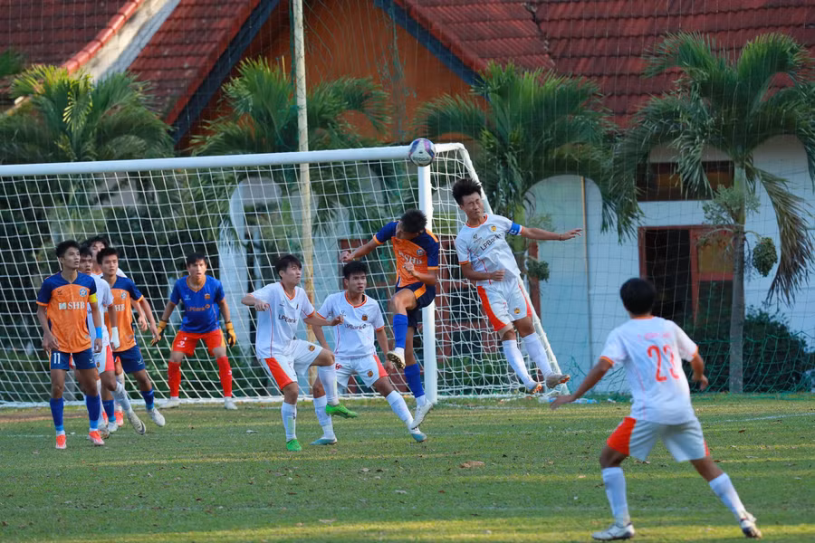 tran-dau-da-dien-ra-kich-tinh-voi-man-loi-nguoc-dong-cua-doi-khach-anh-anh-tuan.jpg