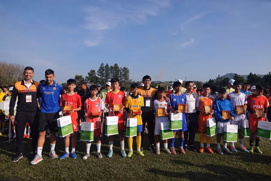 gan-500-thi-sinh-o-lua-tuoi-u13-tren-ca-nuoc-da-thi-tuyen-vao-hoc-vien-lpbank-hagl-anh-van-ngoc.jpg