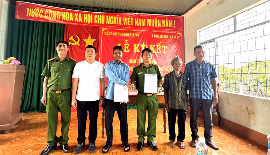 cong-an-phuong-pleiku-da-ket-nghia-voi-lang-among-xa-ia-ly-ngoi-lang-con-gap-nhieu-kho-khan-anh-van-tu.jpg