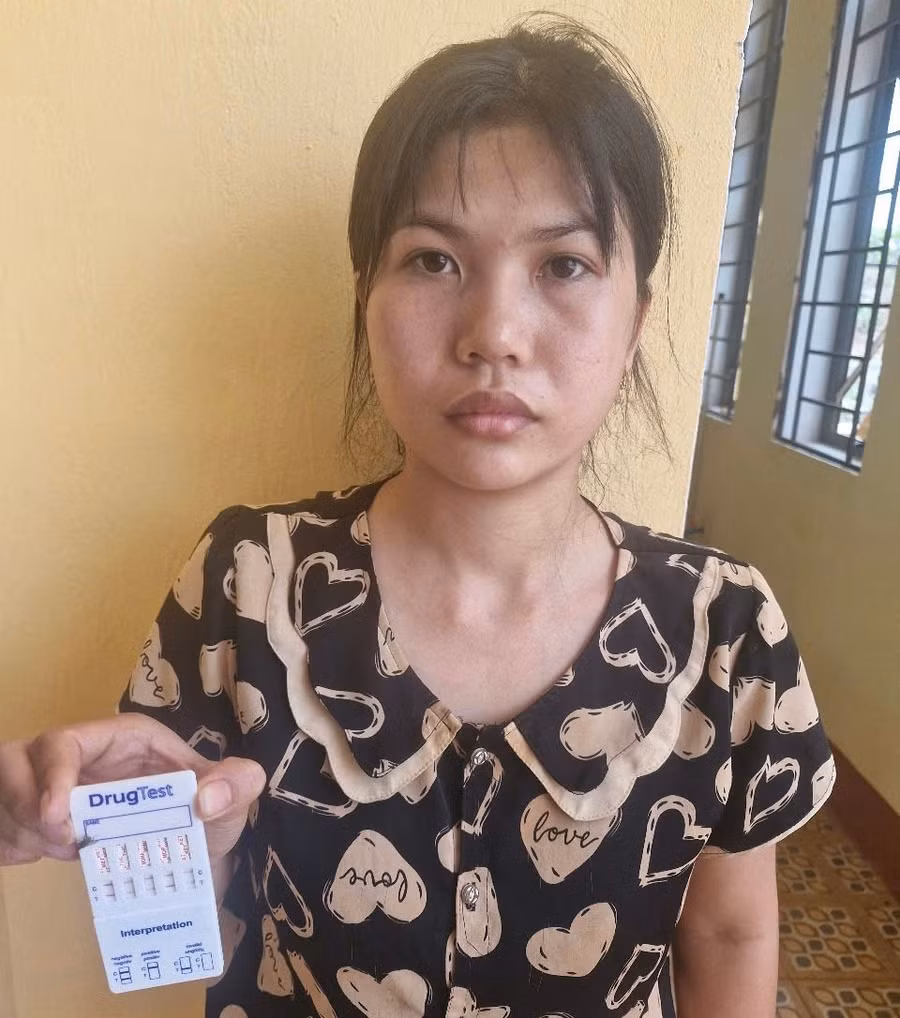 doi-tuong-ha-bi-bat-giu-ve-hanh-vi-mua-ban-trai-phep-chat-ma-tuy-anh-van-duc.jpg