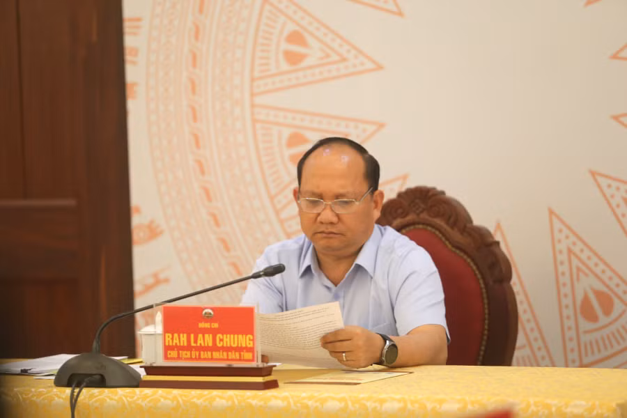 chu-tich-ubnd-tinh-rah-lan-chung-chu-tri-tai-diem-cau-gia-lai-anh-van-ngoc.jpg