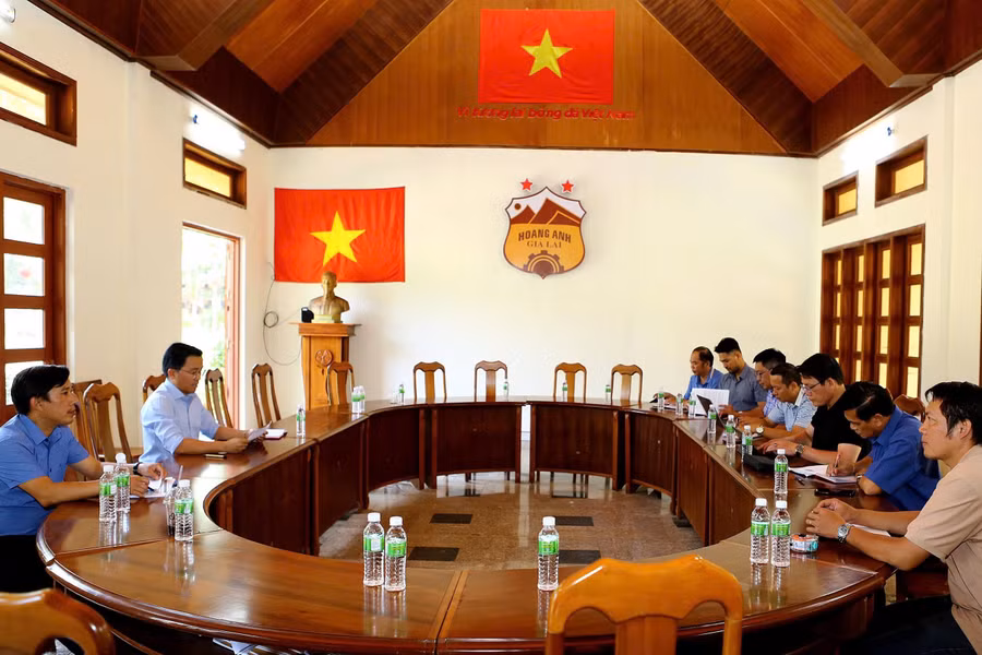doan-cong-tac-cua-so-van-hoa-the-thao-va-du-lich-da-lam-viec-voi-hagl-anh-hoang-tung.jpg