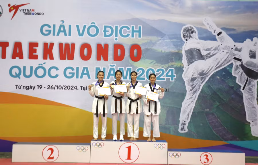nguyen-thi-mai-thu-2-tu-trai-qua-gianh-huy-chuong-vang-o-hang-can-46-kg-nu-anh-van-ngoc-6477-9885.jpg
