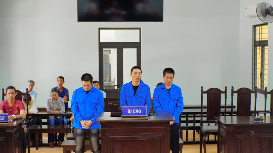 hoi-dong-xet-xu-so-tham-da-tuyen-phat-25-nam-tu-voi-3-bi-cao-pham-toi-ve-ma-tuy-anh-dvcc.jpg