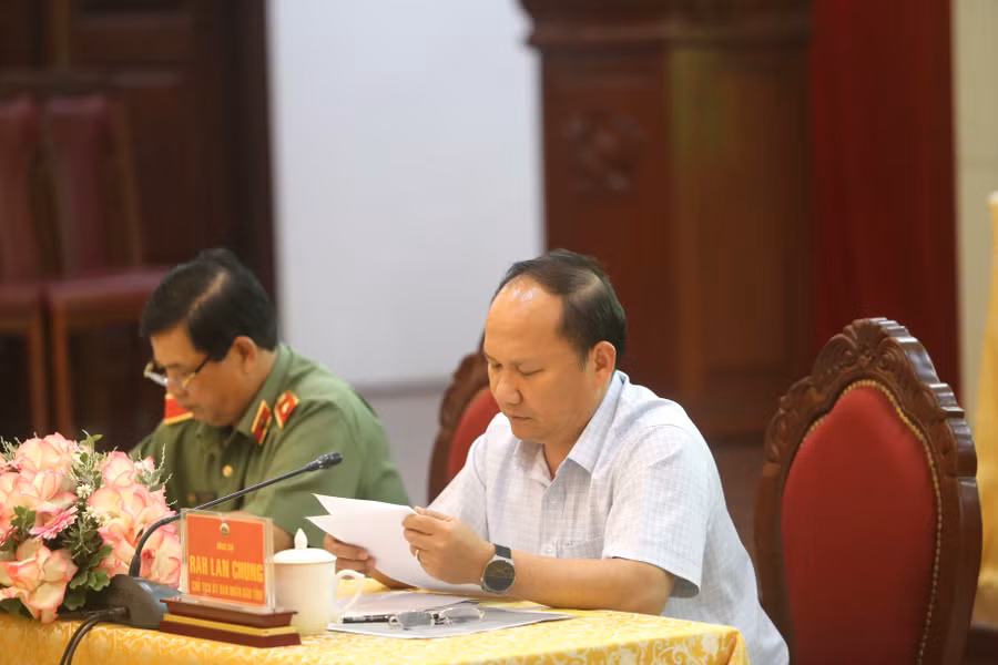 chu-tich-ubnd-tinh-rah-lan-chung-phai-chu-tri-hoi-nghi-anh-van-ngoc.jpg