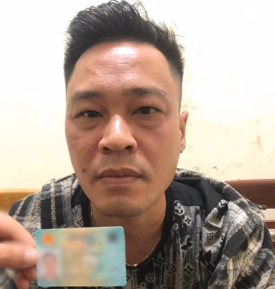 doi-tuong-tien-bi-bat-khi-dang-tron-truy-na-anh-tien-trung.jpg