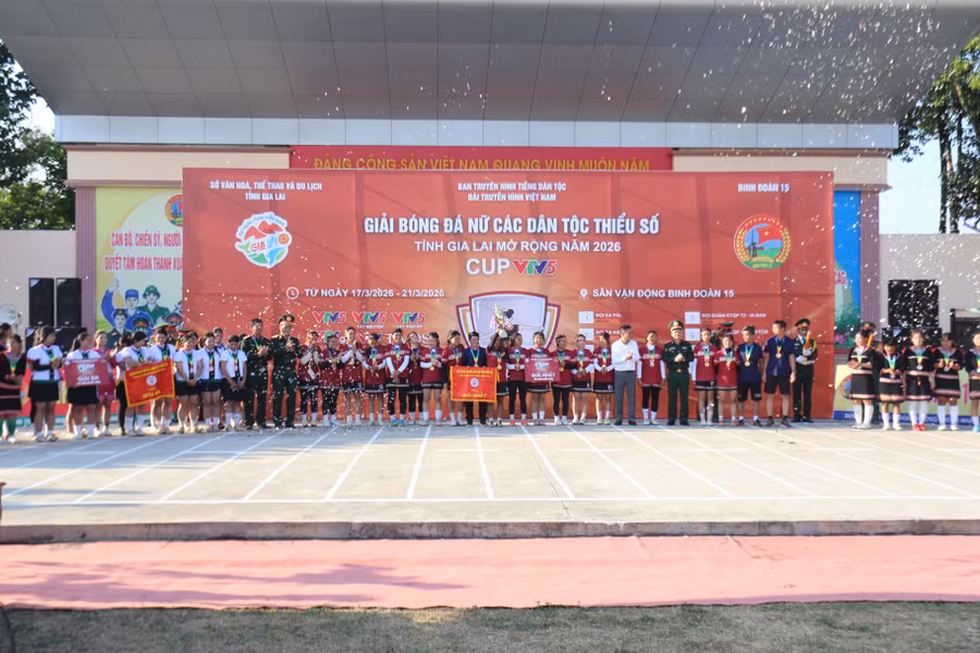 cac-doi-bong-dat-thu-hang-cao-nhat-tai-giai-dau-nam-nay-da-nhan-duoc-cac-phan-thuong-gia-tri-anh-van-ngoc.jpg