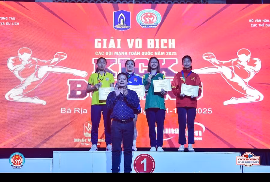vdv-le-thi-nhi-da-gianh-duoc-tam-huy-chuong-vang-duy-nhat-cho-doan-gia-lai-anh-xoan-pham.jpg