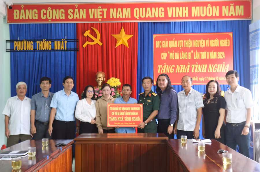 ban-to-chuc-giai-da-trao-80-trieu-dong-de-ho-tro-xay-nha-tinh-nghia-cho-ho-ngheo-o-phuong-thong-nhat-anh-van-ngoc-1974.jpg