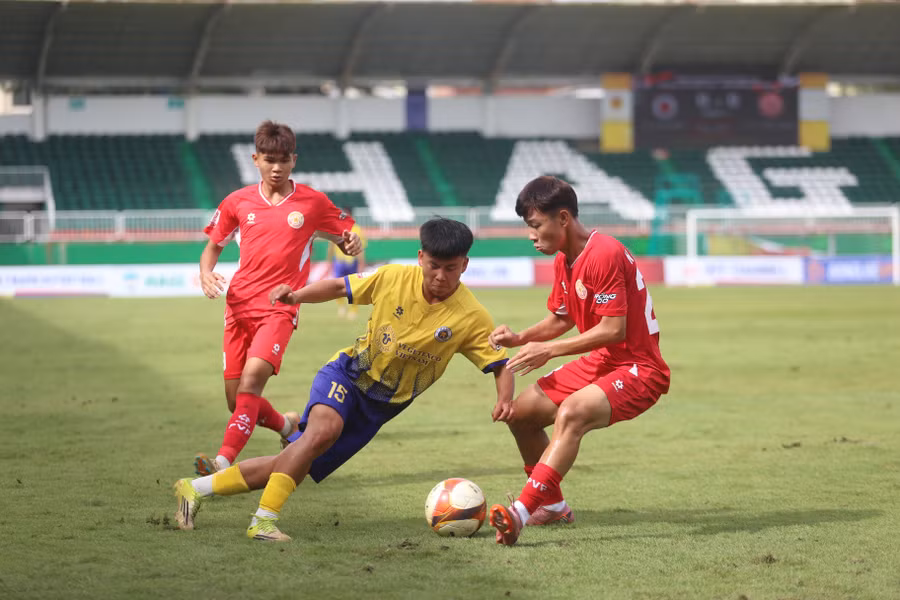u17-ha-noi-giua-da-choi-vuot-troi-so-voi-u17-pvf-cand-anh-van-ngoc.jpg