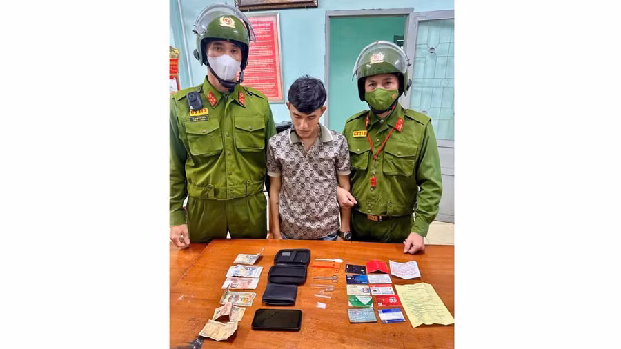 doi-tuong-dat-giua-bi-luc-luong-canh-sat-113-phat-hien-khi-dang-mang-theo-ma-tuy-anh-thanh-dong.jpg