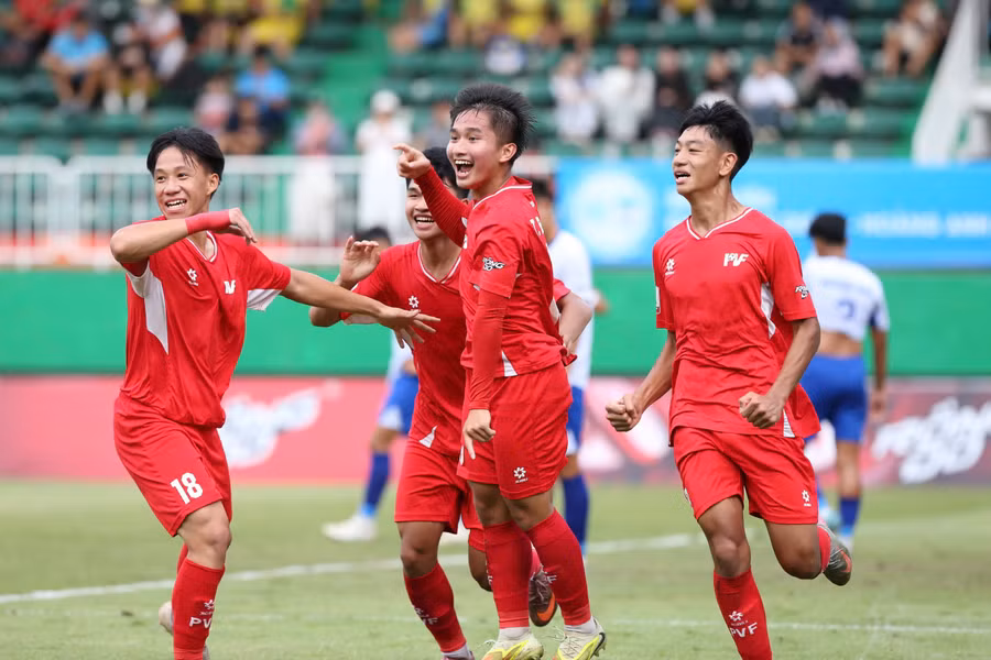 khuat-phuc-u17-hue-u17-pvf-dang-quang-ngoi-vo-dich-giai-u17-quoc-gia.jpg