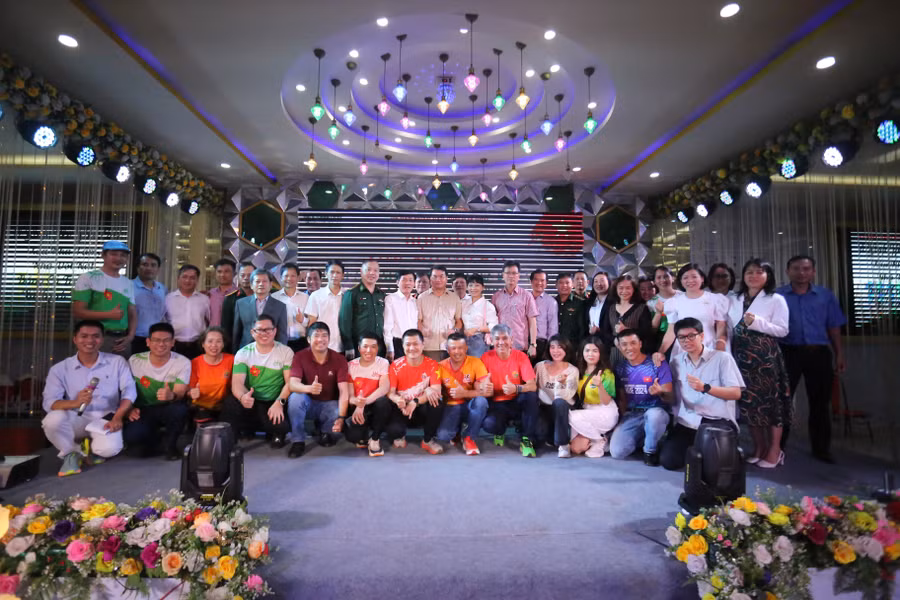 cac-dai-bieu-tham-gia-le-cong-bo-giai-chay-anh-van-ngoc.jpg