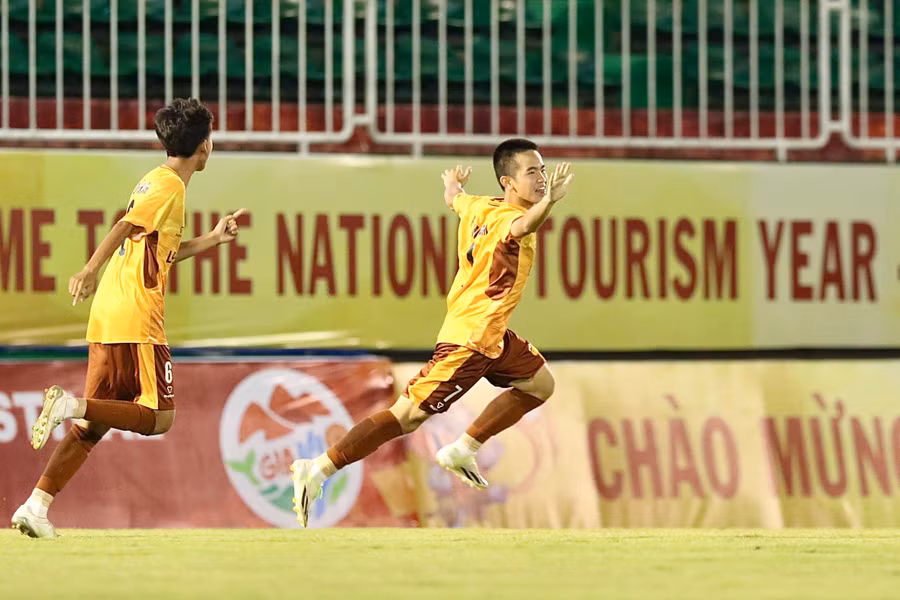 thanh-nam-da-ghi-ban-thang-giup-u14-lpbank-hagl-danh-bai-doi-bong-nhat-ban-trong-tran-khai-man-anh-van-ngoc.jpg