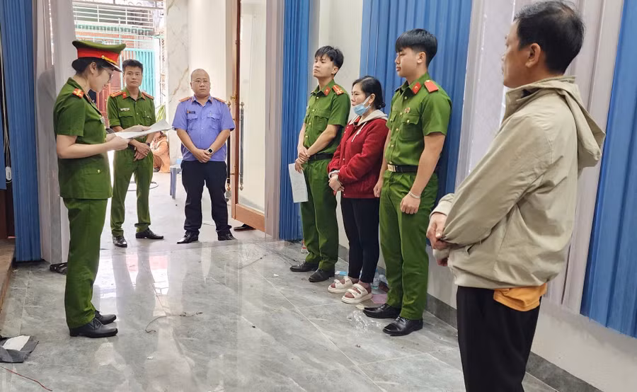 doi-tuong-thao-thu-3-tu-phai-qua-da-bi-khoi-to-ve-hanh-vi-lua-dao-chiem-doat-tai-san-anh-nguyen-giang.png