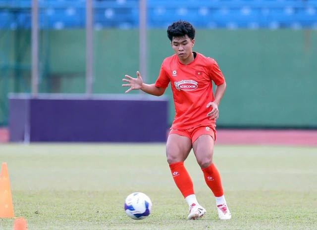 Lý Đức thể hiện được phong độ tốt ở V-League và đang đứng trước cơ hội có lần đầu khoác áo đội tuyển VN Lý Đức thể hiện được phong độ tốt ở V-League và đang đứng trước cơ hội có lần đầu khoác áo đội tuyển VN