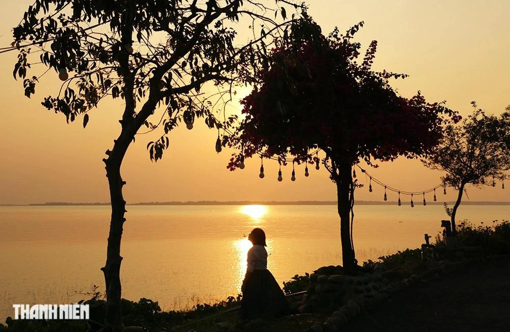 Chiều tàn trên hồ Chiều tàn trên hồ