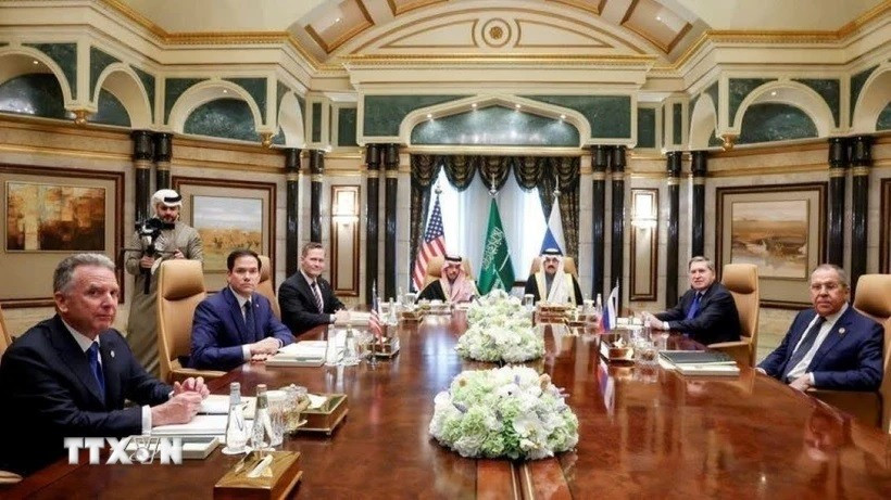 Đại diện của Nga và Mỹ tại cuộc đàm phán ở Riyadh, Ả Rập Xê Út ngày 18-2. Ảnh: Reuters/TTXVN dai-dien-cua-nga-va-my-tai-cuoc-dam-phan-o-riyadh-saudi-arabia.jpg