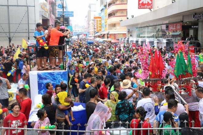 Lễ hội ở Hat Yai (Thái Lan) thu hút đông đảo người dân và du khách. (Ảnh: CTV/Vietnam+) Lễ hội ở Hat Yai (Thái Lan) thu hút đông đảo người dân và du khách. (Ảnh: CTV/Vietnam+)