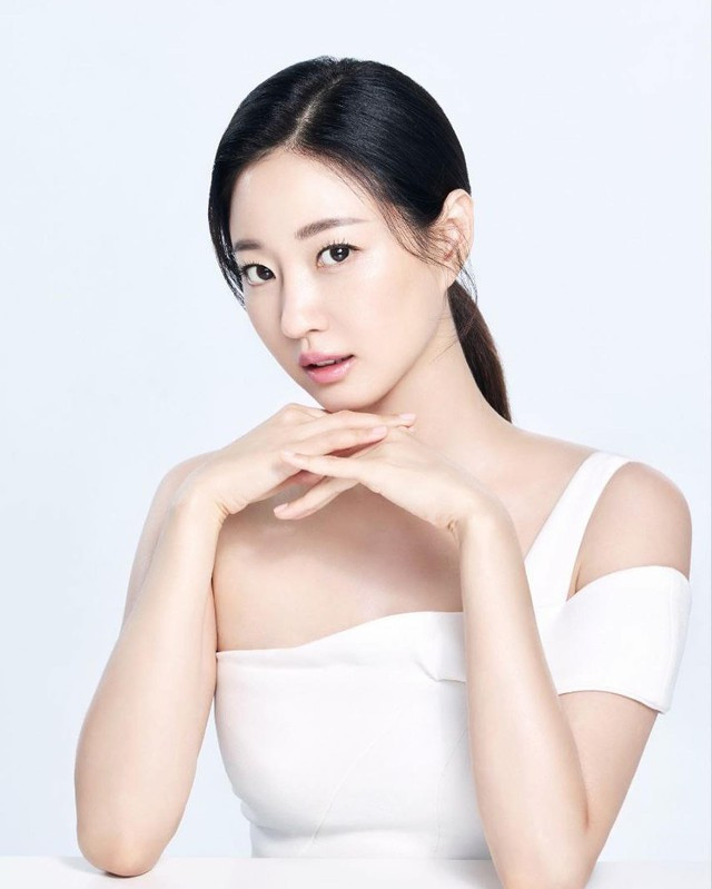 Nhiều người nhận định thời gian bỏ qua mỹ nhân này Nhiều người nhận định thời gian bỏ qua mỹ nhân này