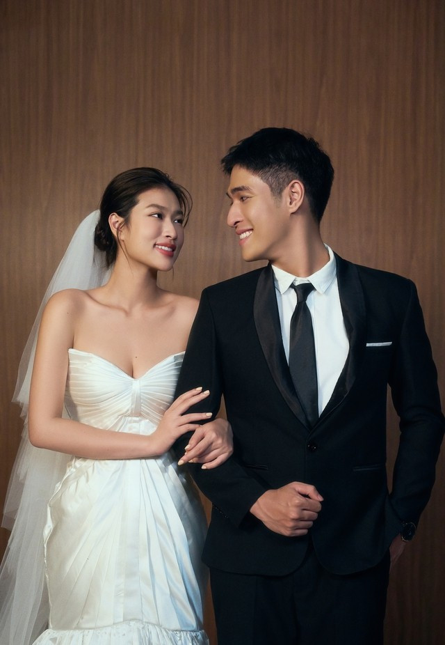 Hoa hậu Đoàn Thiên Ân đóng chính trong MV Hồ Quỳnh Hương Hoa hậu Đoàn Thiên Ân đóng chính trong MV Hồ Quỳnh Hương