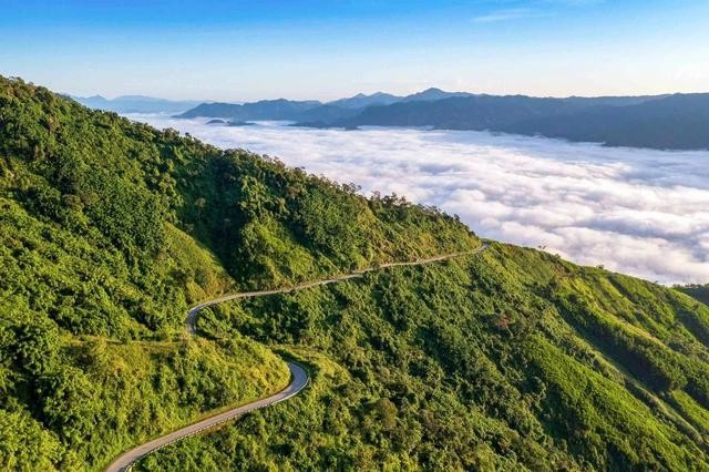 Đèo Vi Ô Lắc trên QL24, nối Quảng Ngãi với Kon Tum. Cao tốc Quảng Ngãi - Kon Tum khi hoàn thành sẽ kết nối du lịch “biển - rừng” Đèo Vi Ô Lắc trên QL24, nối Quảng Ngãi với Kon Tum. Cao tốc Quảng Ngãi - Kon Tum khi hoàn thành sẽ kết nối du lịch “biển - rừng”