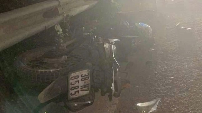 Chiếc xe máy tại hiện trường vụ tai nạn. Chiếc xe máy tại hiện trường vụ tai nạn.