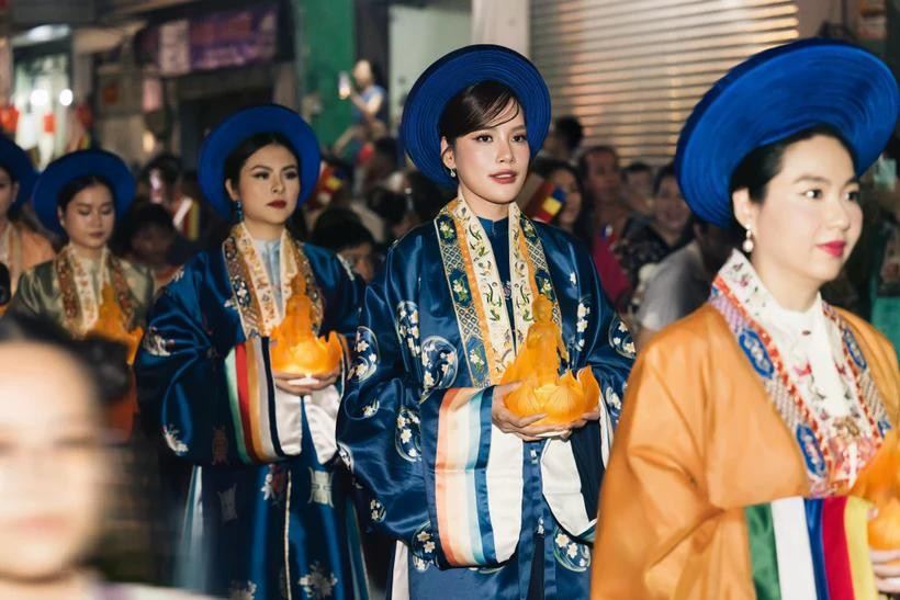 Lễ rước kiệu và thỉnh tôn tượng Đức Phật đản sinh từ Tổ đình Ấn Quang về Việt Nam Quốc Tự, đón mừng Đại lễ Vesak 2025. (Ảnh: CTV/Vietnam+) Lễ rước kiệu và thỉnh tôn tượng Đức Phật đản sinh từ Tổ đình Ấn Quang về Việt Nam Quốc Tự, đón mừng Đại lễ Vesak 2025. (Ảnh: CTV/Vietnam+)