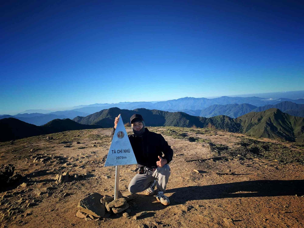 Đặng Anh Khang trekking thành công trên đỉnh Tà Chì Nhù. Đặng Anh Khang trekking thành công trên đỉnh Tà Chì Nhù.