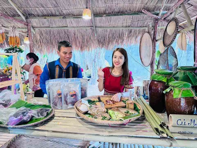 Chị Nhi đưa sản phẩm tham gia các gian hàng thanh niên khởi nghiệp Chị Nhi đưa sản phẩm tham gia các gian hàng thanh niên khởi nghiệp