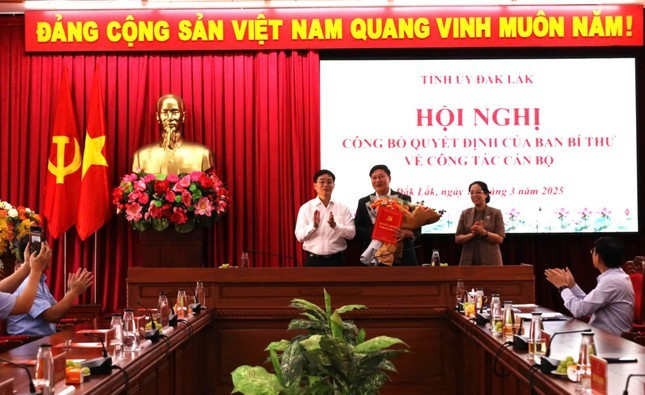 Ông Trần Phú Hùng được chuẩn y tham gia Ban Thường vụ Tỉnh ủy Đắk Lắk nhiệm kỳ 2020-2025. Ông Trần Phú Hùng được chuẩn y tham gia Ban Thường vụ Tỉnh ủy Đắk Lắk nhiệm kỳ 2020-2025.