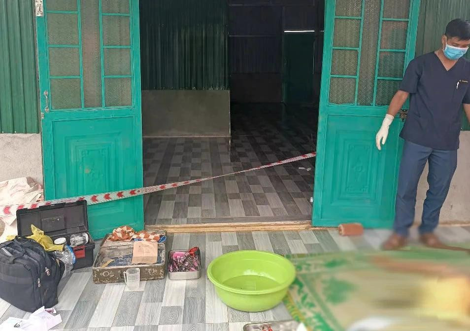 Lực lượng chức năng khám nghiệm hiện trường Lực lượng chức năng khám nghiệm hiện trường