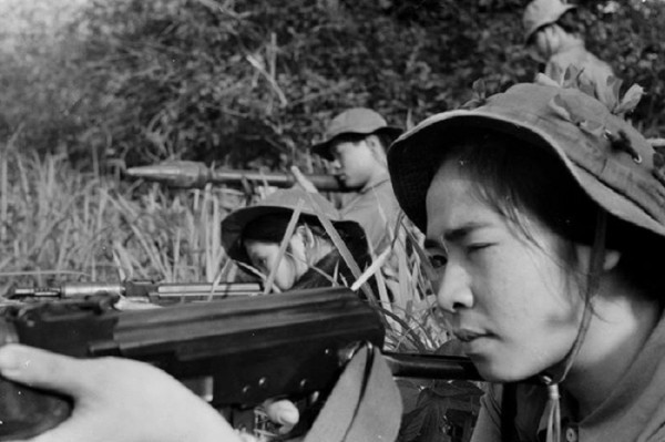 Chân dung liệt sĩ Thu Hồng, du kích xã Gio Mỹ, Gio Linh, Quảng Trị; hy sinh ngày 31/3/1972. Ảnh do nhà báo Trần Mai Hưởng - phóng viên TTXGP chụp trước khi chị hy sinh. Chân dung liệt sĩ Thu Hồng, du kích xã Gio Mỹ, Gio Linh, Quảng Trị; hy sinh ngày 31/3/1972. Ảnh do nhà báo Trần Mai Hưởng - phóng viên TTXGP chụp trước khi chị hy sinh.