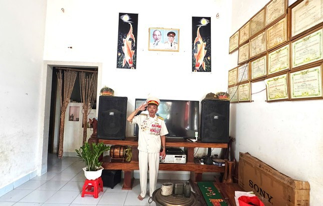 Cựu binh Nguyễn Văn Tính tự hào khi được mời tham dự đại lễ 30/4. Cựu binh Nguyễn Văn Tính tự hào khi được mời tham dự đại lễ 30/4.